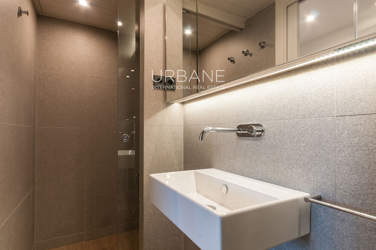 2 soveværelse Lejlighed til salg i Barcelona by med swimmingpool garage - € 844.000 (Ref: 8923208)