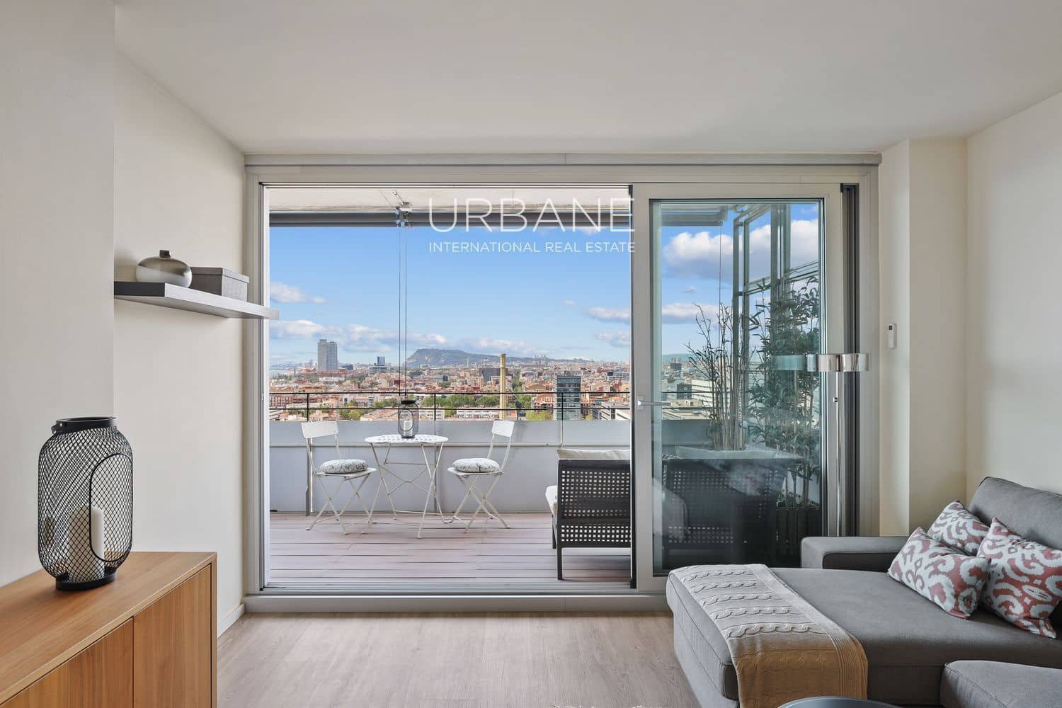 2 soveværelse Lejlighed til salg i Barcelona by med swimmingpool garage - € 844.000 (Ref: 8923208)