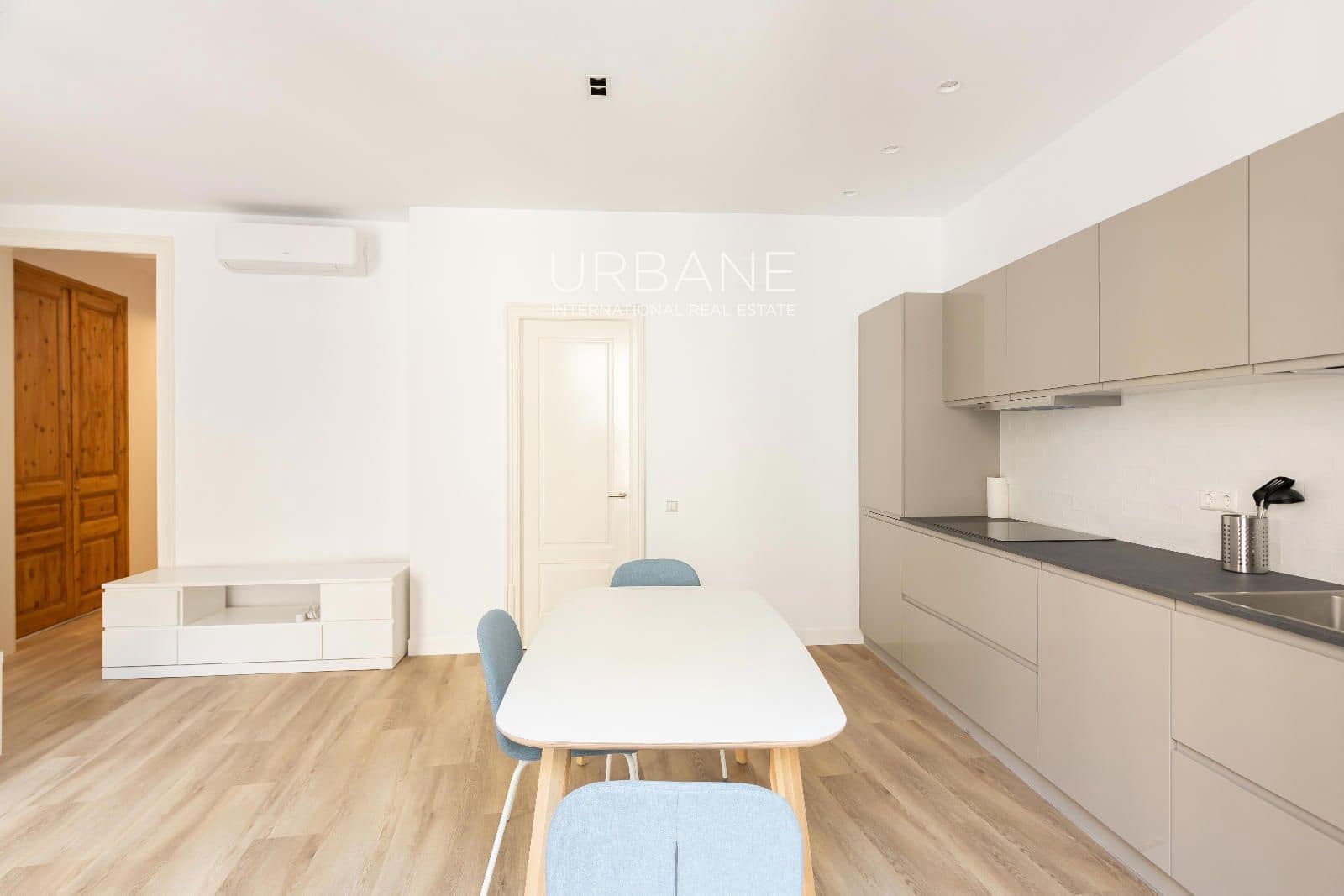 3 bedroom Flat for rent in Barcelona city - € 2,200 (Ref: 8923296)