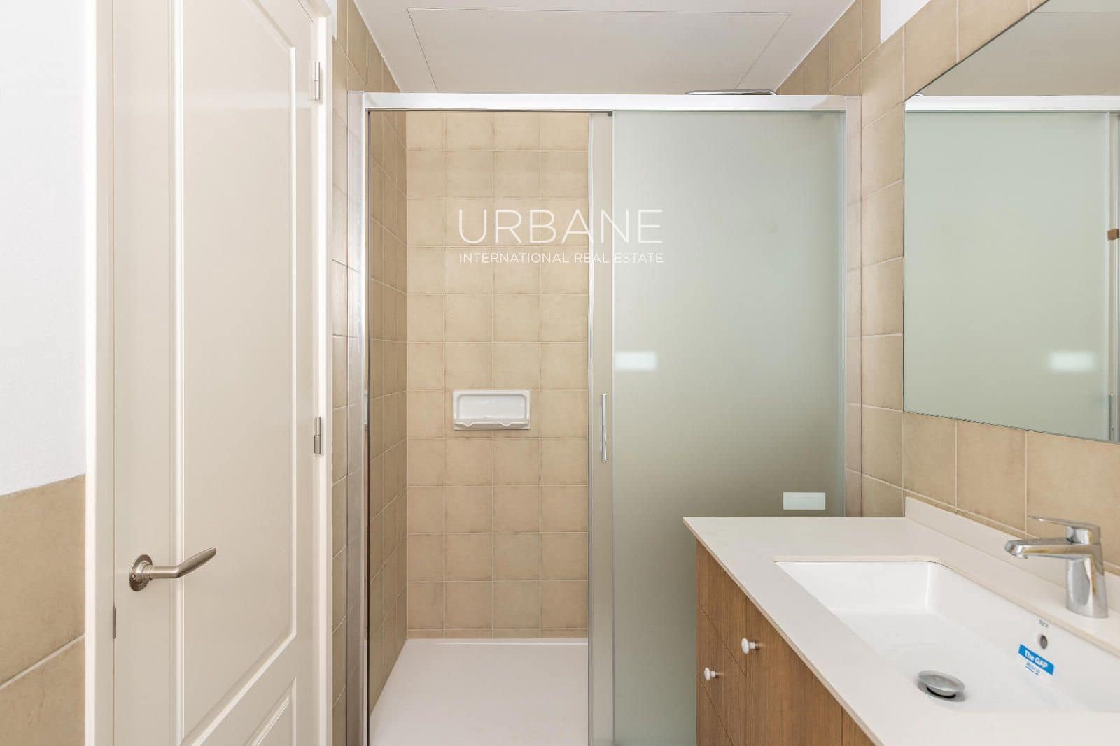 3 bedroom Flat for rent in Barcelona city - € 2,200 (Ref: 8923296)