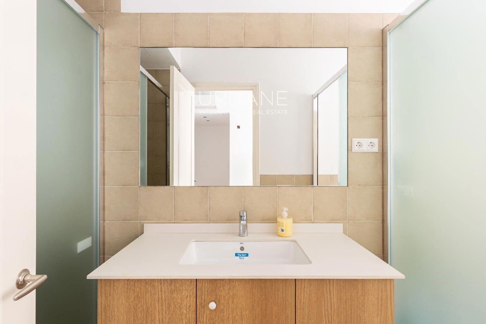 3 bedroom Flat for rent in Barcelona city - € 2,200 (Ref: 8923296)