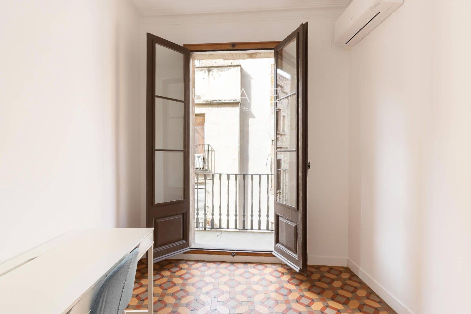 3 bedroom Flat for rent in Barcelona city - € 2,200 (Ref: 8923296)