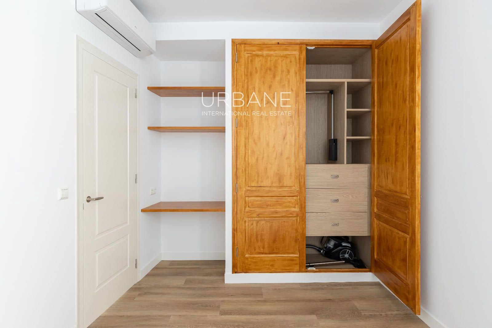 3 bedroom Flat for rent in Barcelona city - € 2,200 (Ref: 8923296)