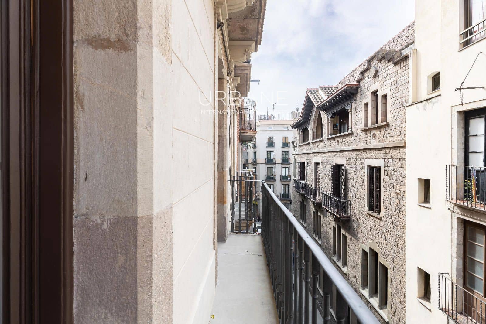 3 bedroom Flat for rent in Barcelona city - € 2,200 (Ref: 8923296)