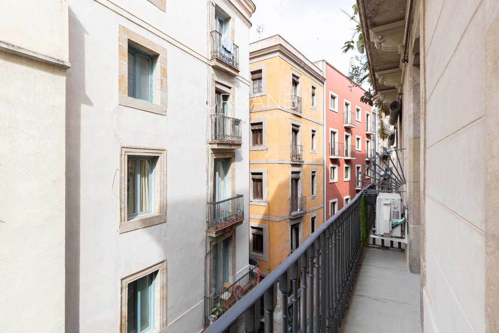 3 bedroom Flat for rent in Barcelona city - € 2,200 (Ref: 8923296)