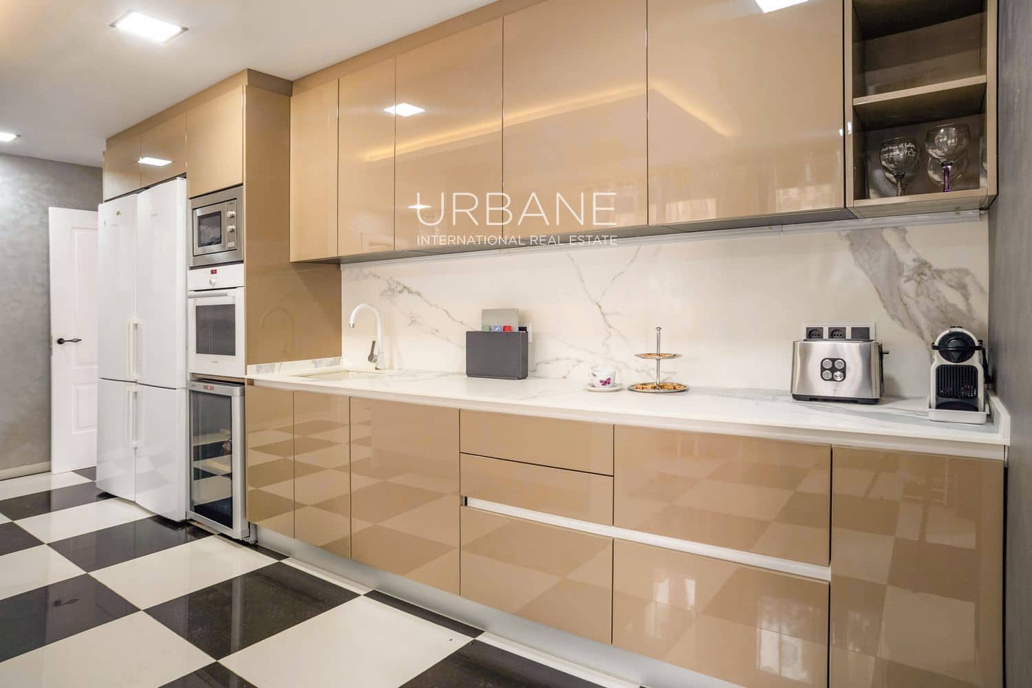 9 bedroom Villa for sale in Barcelona city with pool garage - € 2,500,000 (Ref: 9060657)