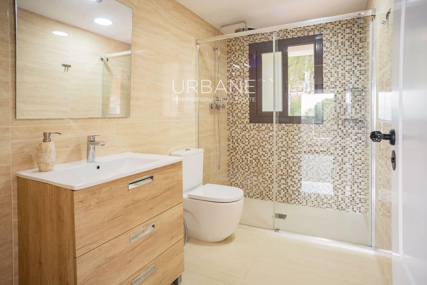 9 bedroom Villa for sale in Barcelona city with pool garage - € 2,500,000 (Ref: 9060657)