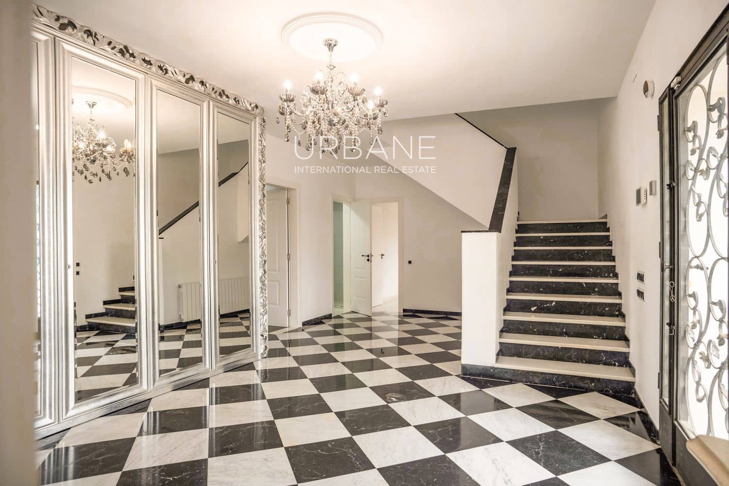 9 bedroom Villa for sale in Barcelona city with pool garage - € 2,500,000 (Ref: 9060657)