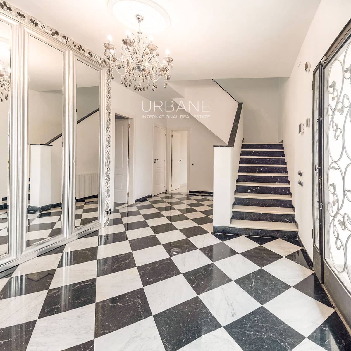 9 bedroom Villa for sale in Barcelona city with pool garage - € 2,500,000 (Ref: 9060657)