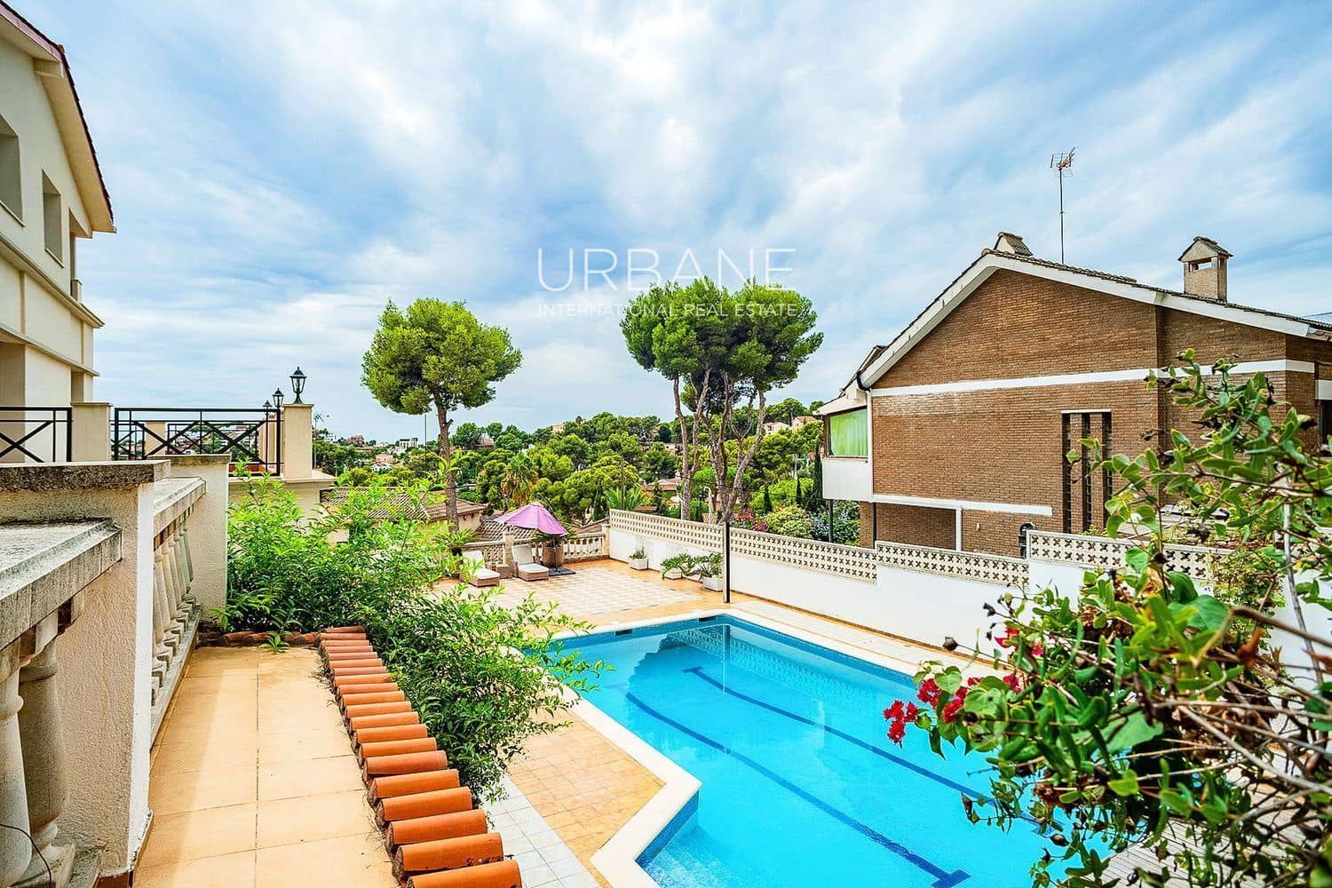 9 bedroom Villa for sale in Barcelona city with pool garage - € 2,500,000 (Ref: 9060657)