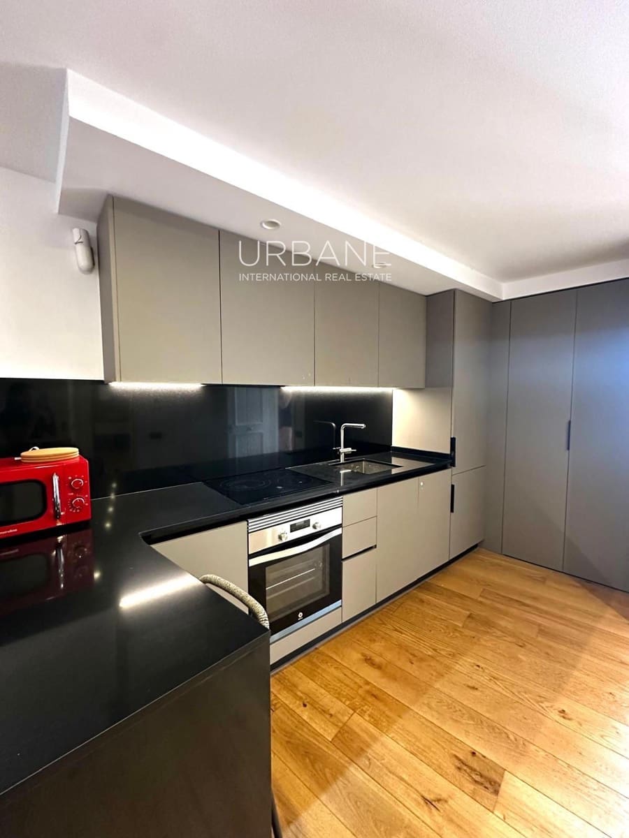 2 soveværelse Lejlighed til leje i Barcelona by - € 1.800 (Ref: 9061251)