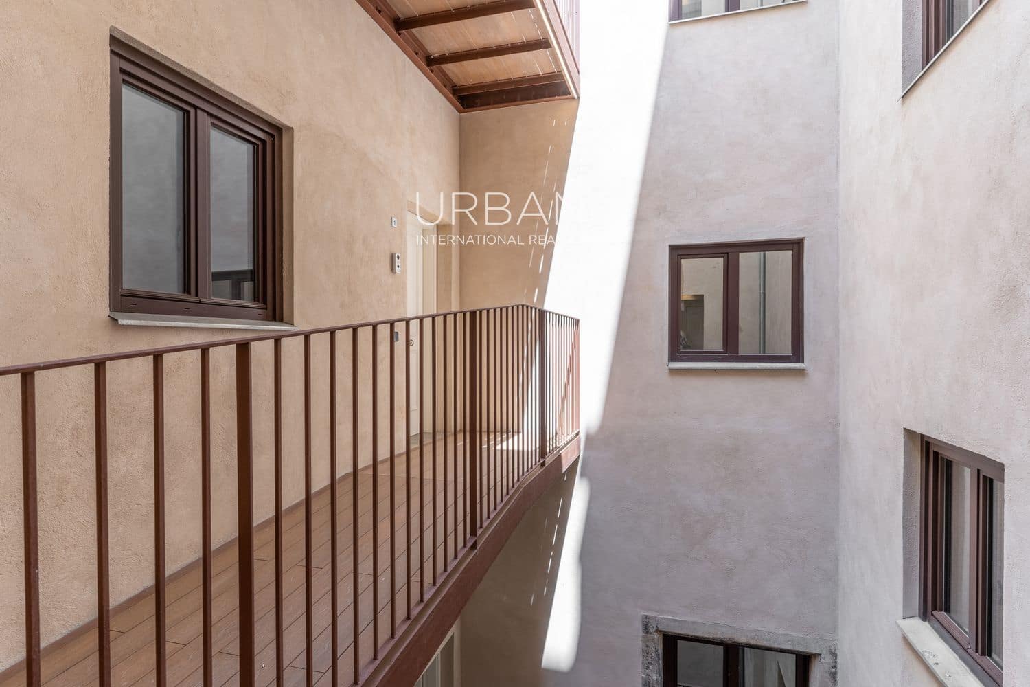 2 soveværelse Lejlighed til leje i Barcelona by - € 1.800 (Ref: 9061251)