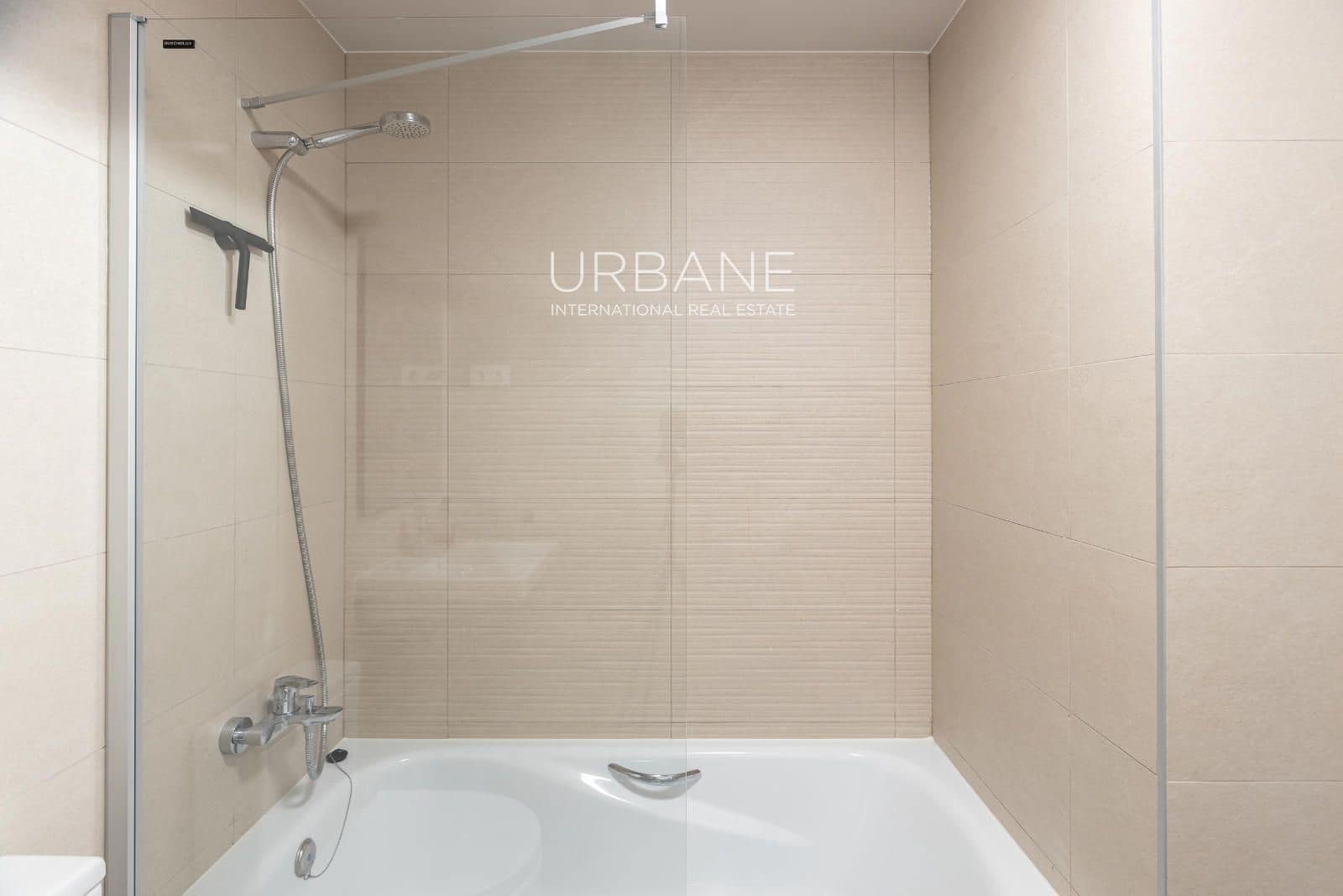 3 bedroom Flat for rent in Barcelona city - € 3,100 (Ref: 9061831)