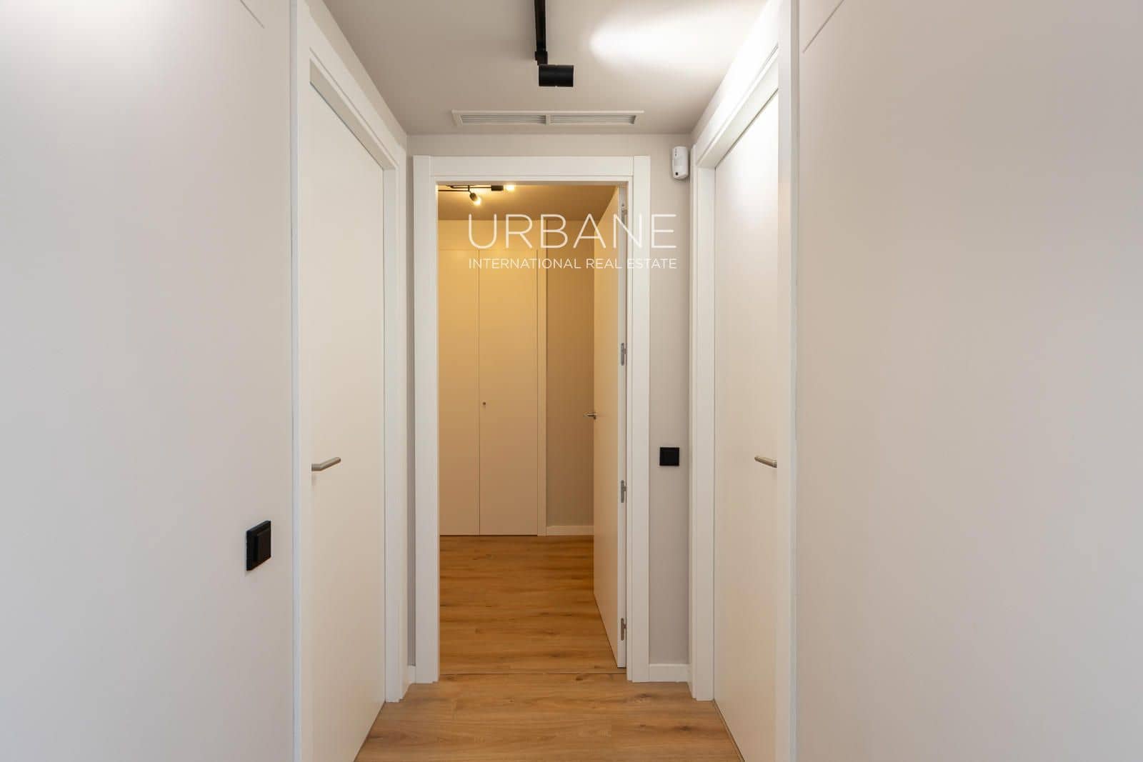 3 bedroom Flat for rent in Barcelona city - € 3,100 (Ref: 9061831)