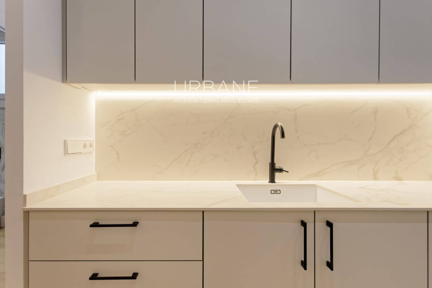 3 soveværelse Lejlighed til salg i Barcelona by - € 1.050.000 (Ref: 9066998)