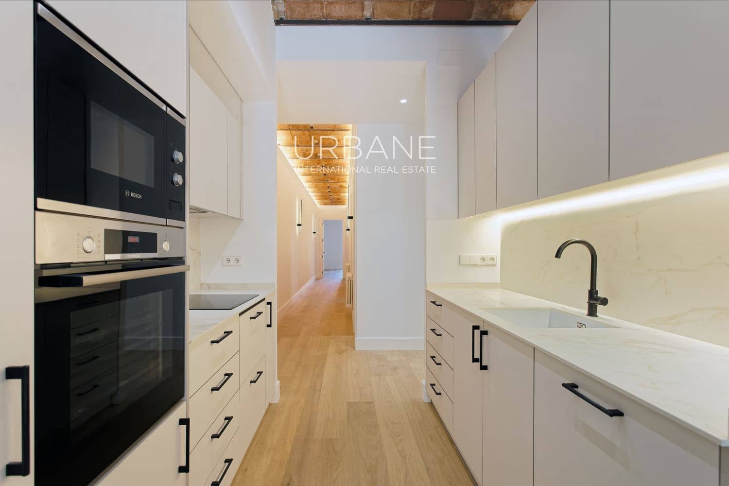 3 soveværelse Lejlighed til salg i Barcelona by - € 1.050.000 (Ref: 9066998)