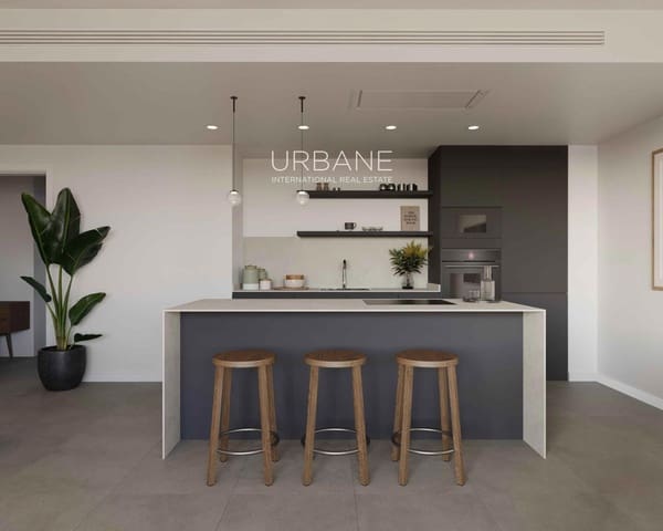 Piso de 3 habitaciones en Salou en venta con piscina garaje - 569.000 € (Ref: 9084582)