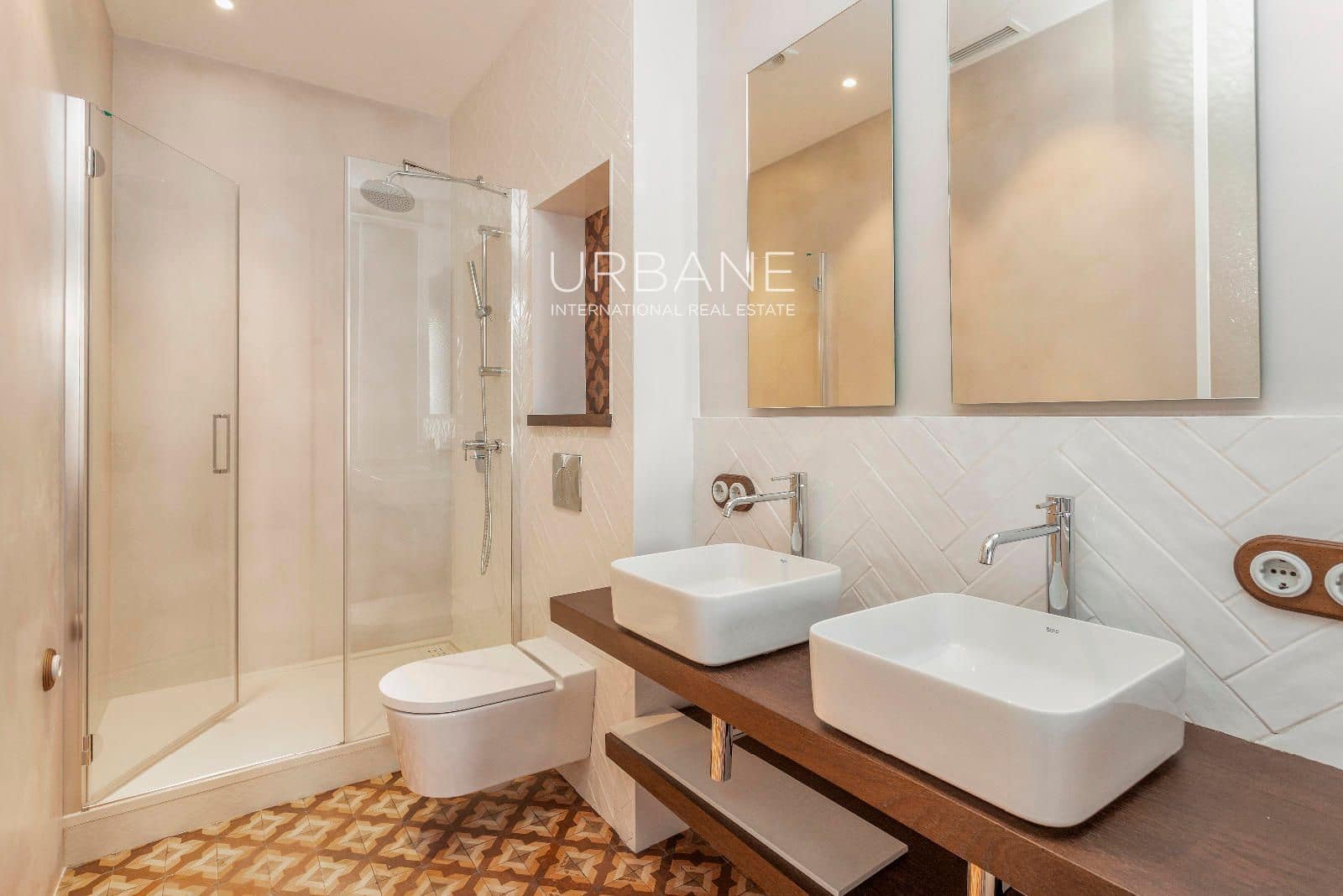 2 soveværelse Lejlighed til salg i Barcelona by - € 875.000 (Ref: 9100181)