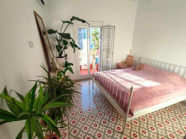 2 bedroom Penthouse for rent in El Raval, Barcelona city - € 1,495 (Ref: 9108051)