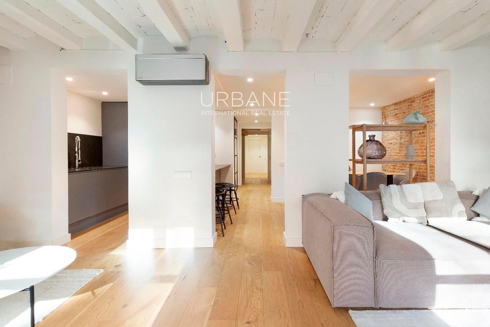 2 bedroom Flat for rent in Barcelona city - € 2,500 (Ref: 9160209)