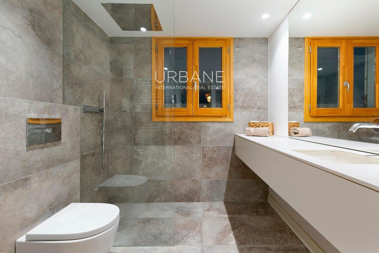 2 bedroom Flat for rent in Barcelona city - € 2,500 (Ref: 9160209)