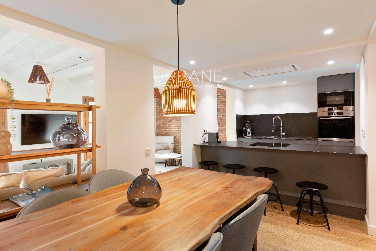 2 bedroom Flat for rent in Barcelona city - € 2,500 (Ref: 9160209)