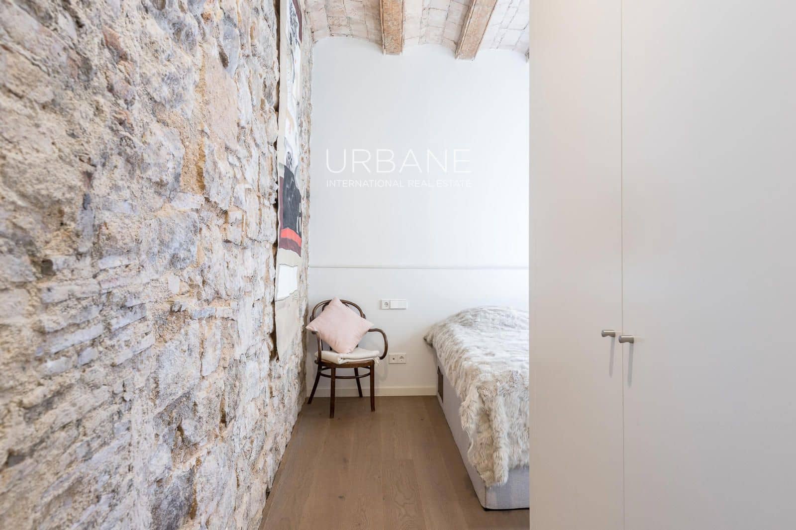 2 quarto Apartamento para arrendar em Barcelona cidade - 2 000 € (Ref: 9243639)