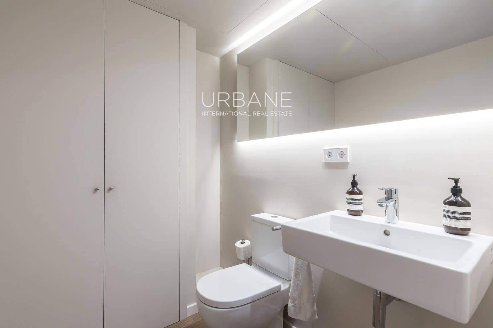 2 quarto Apartamento para arrendar em Barcelona cidade - 2 000 € (Ref: 9243639)