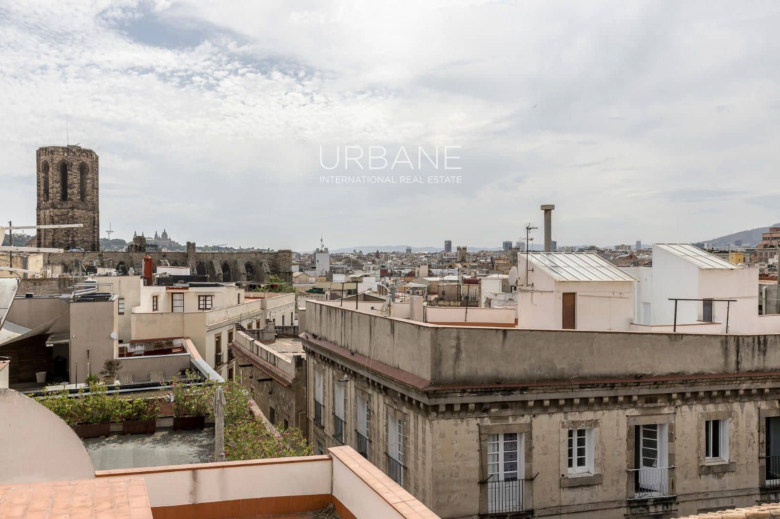 2 quarto Apartamento para arrendar em Barcelona cidade - 2 000 € (Ref: 9243639)