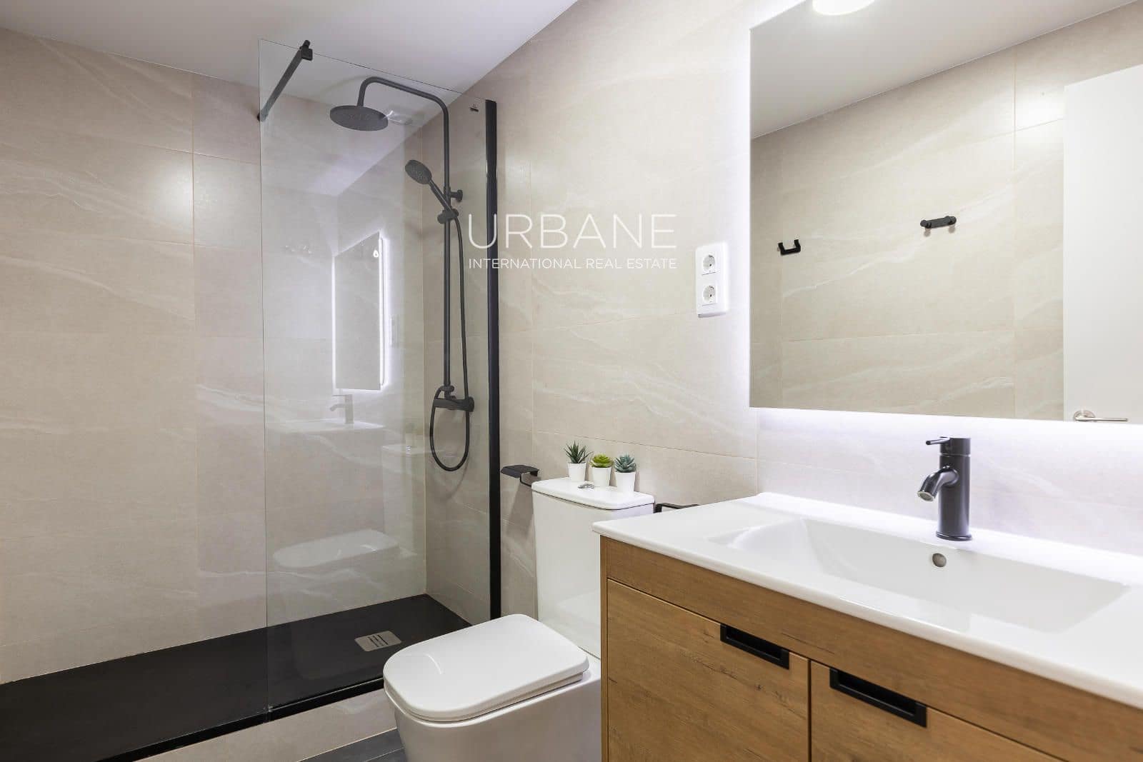 2 sypialnia Mieszkanie na sprzedaż w Miasto Barcelona - 260 000 € (Ref: 9331042)