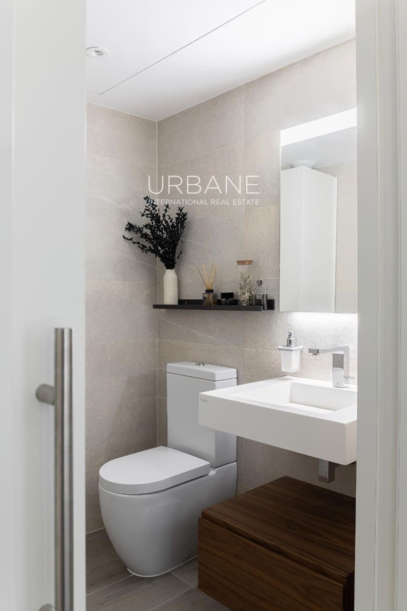 1 bedroom Flat for sale in Barcelona city with pool garage - € 620,000 (Ref: 9348678)