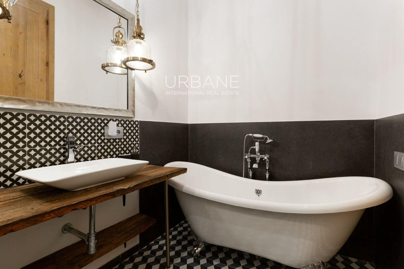 3 sovrum Lägenhet att hyra i Barcelona stad - 2 700 € (Ref: 9349791)