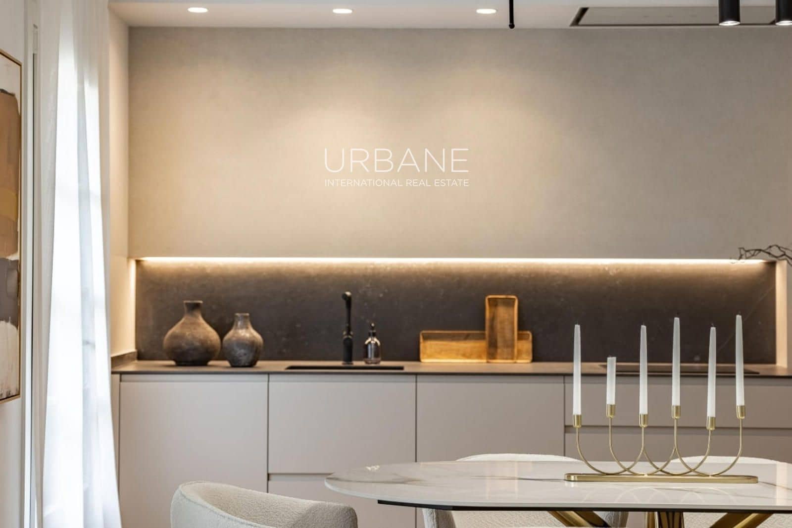 3 bedroom Flat for sale in Barcelona city with pool - € 720,000 (Ref: 9404681)