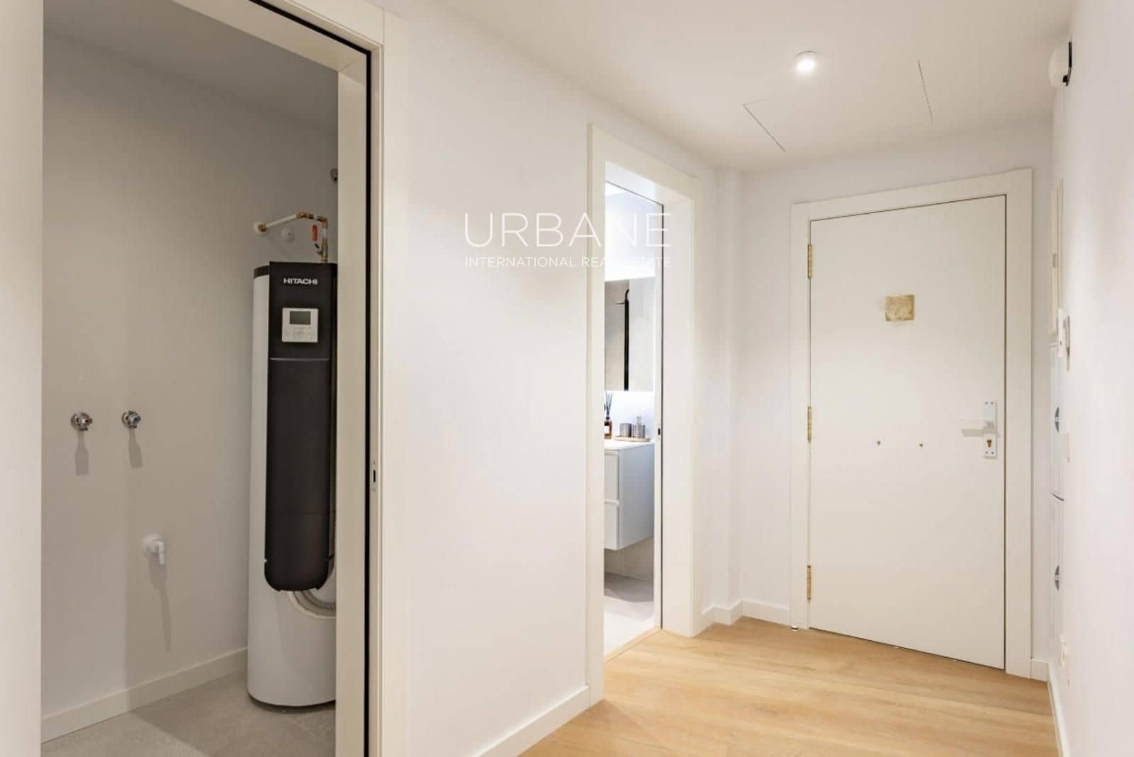 3 bedroom Flat for sale in Barcelona city with pool - € 720,000 (Ref: 9404681)