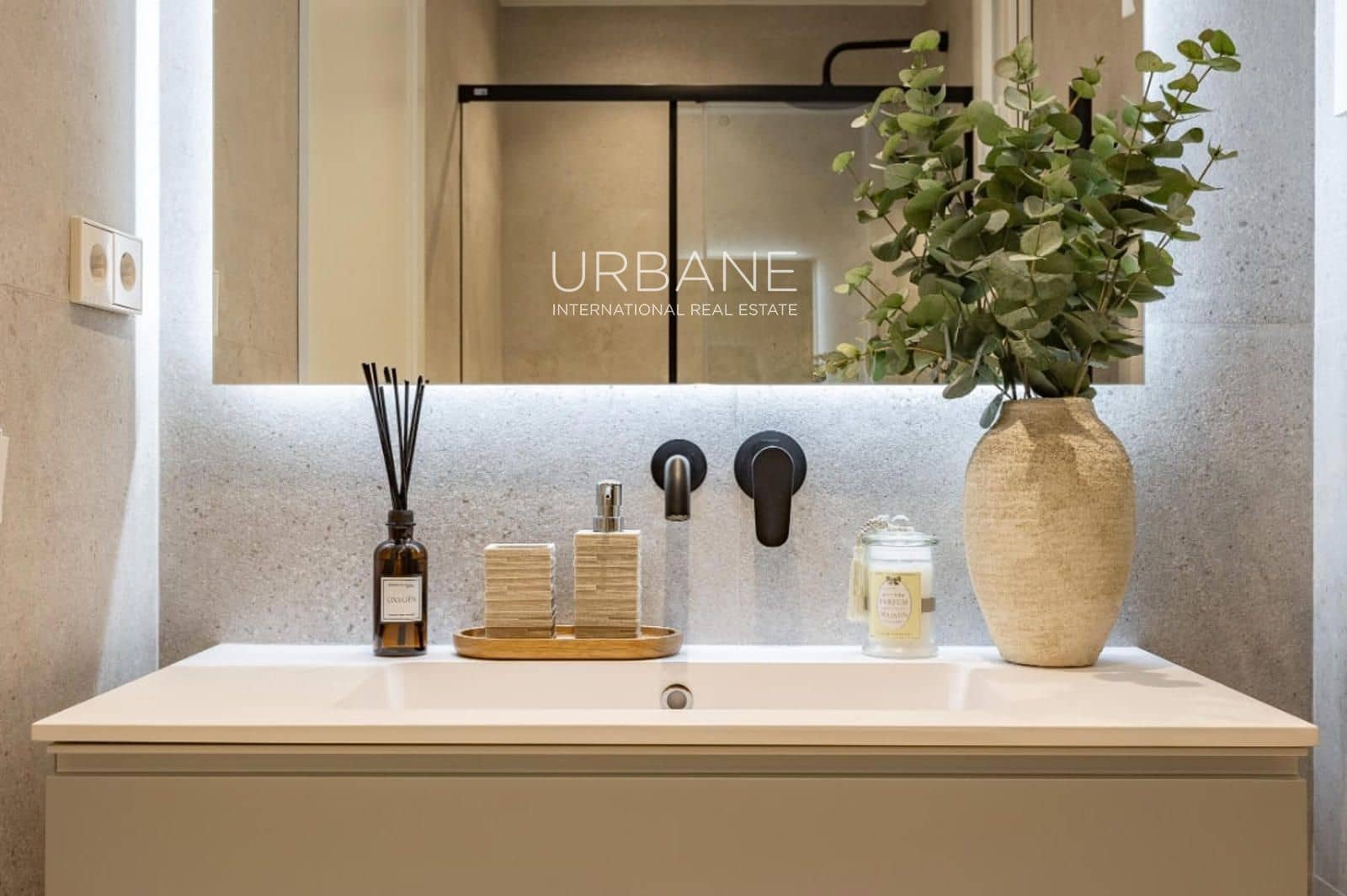 3 soveværelse Lejlighed til salg i Barcelona by med swimmingpool - € 800.000 (Ref: 9404684)