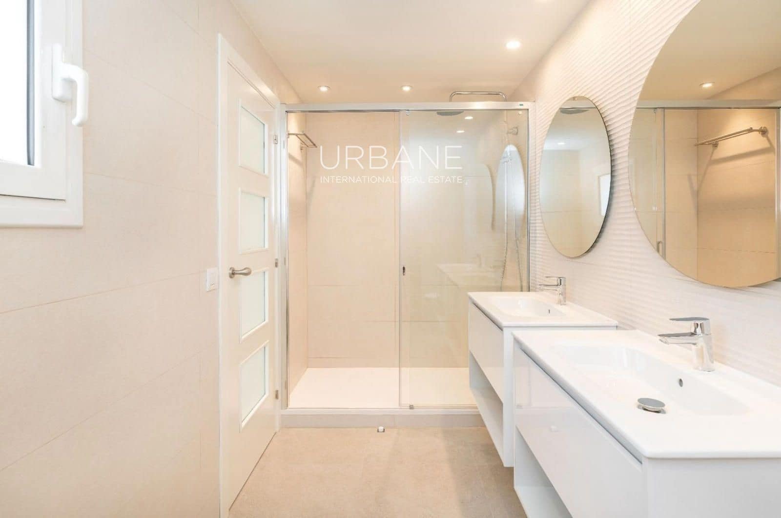 3 soveværelse Lejlighed til leje i Barcelona by - € 4.995 (Ref: 9411348)