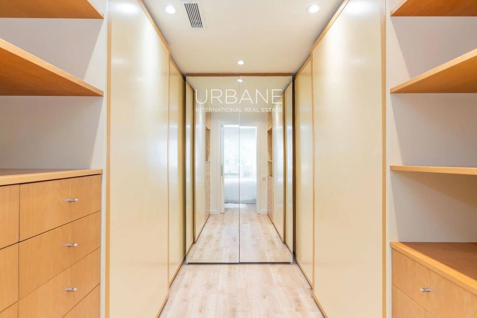 3 soveværelse Lejlighed til leje i Barcelona by - € 4.995 (Ref: 9411348)