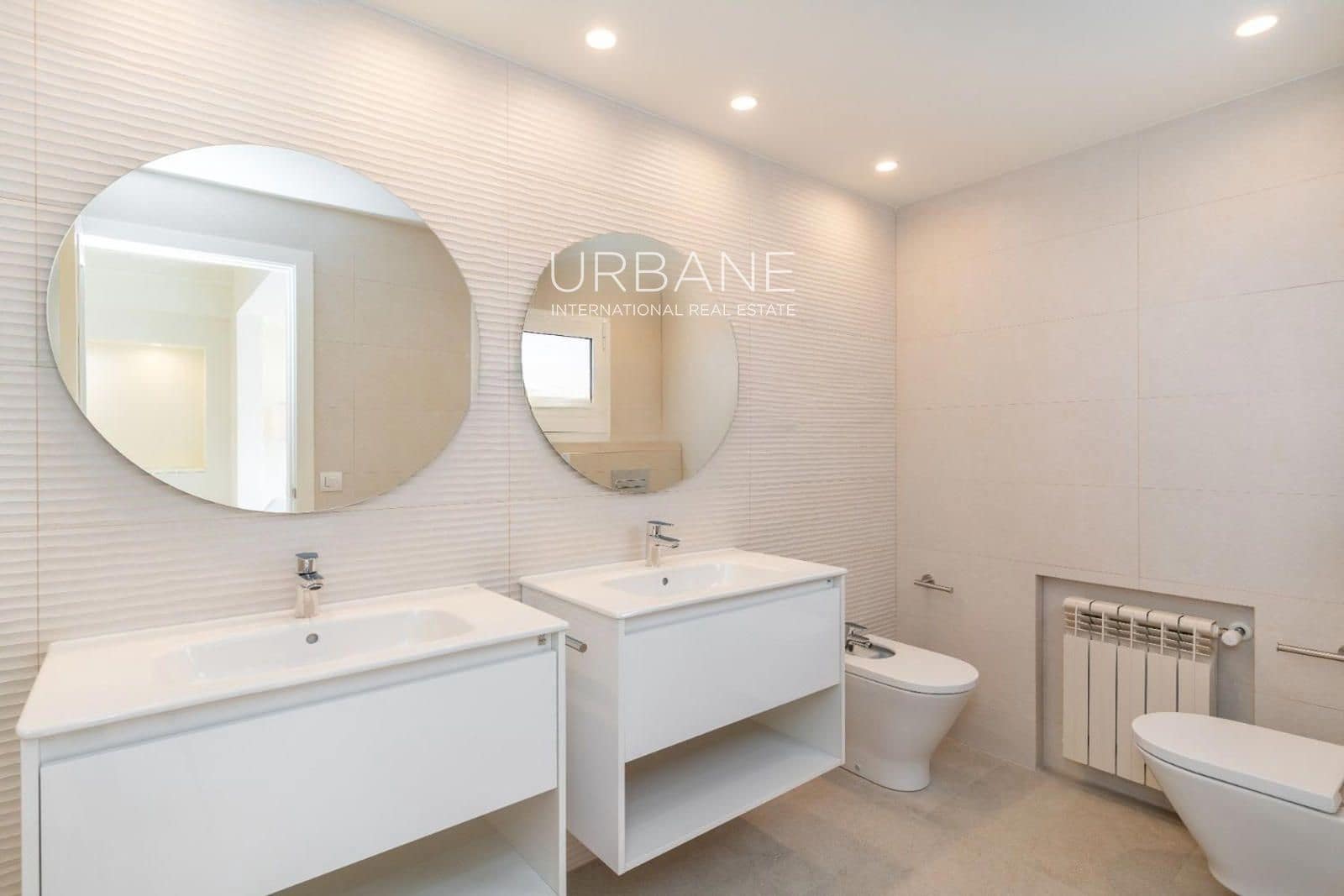 3 soveværelse Lejlighed til leje i Barcelona by - € 4.995 (Ref: 9411348)