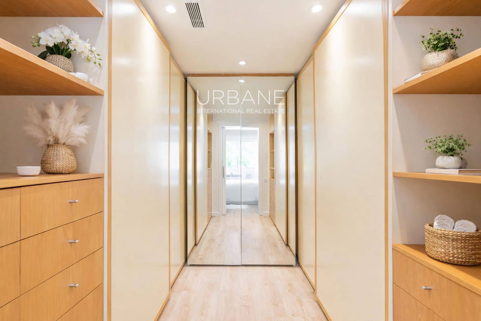 3 bedroom Flat for rent in Barcelona city - € 4,995 (Ref: 9411348)