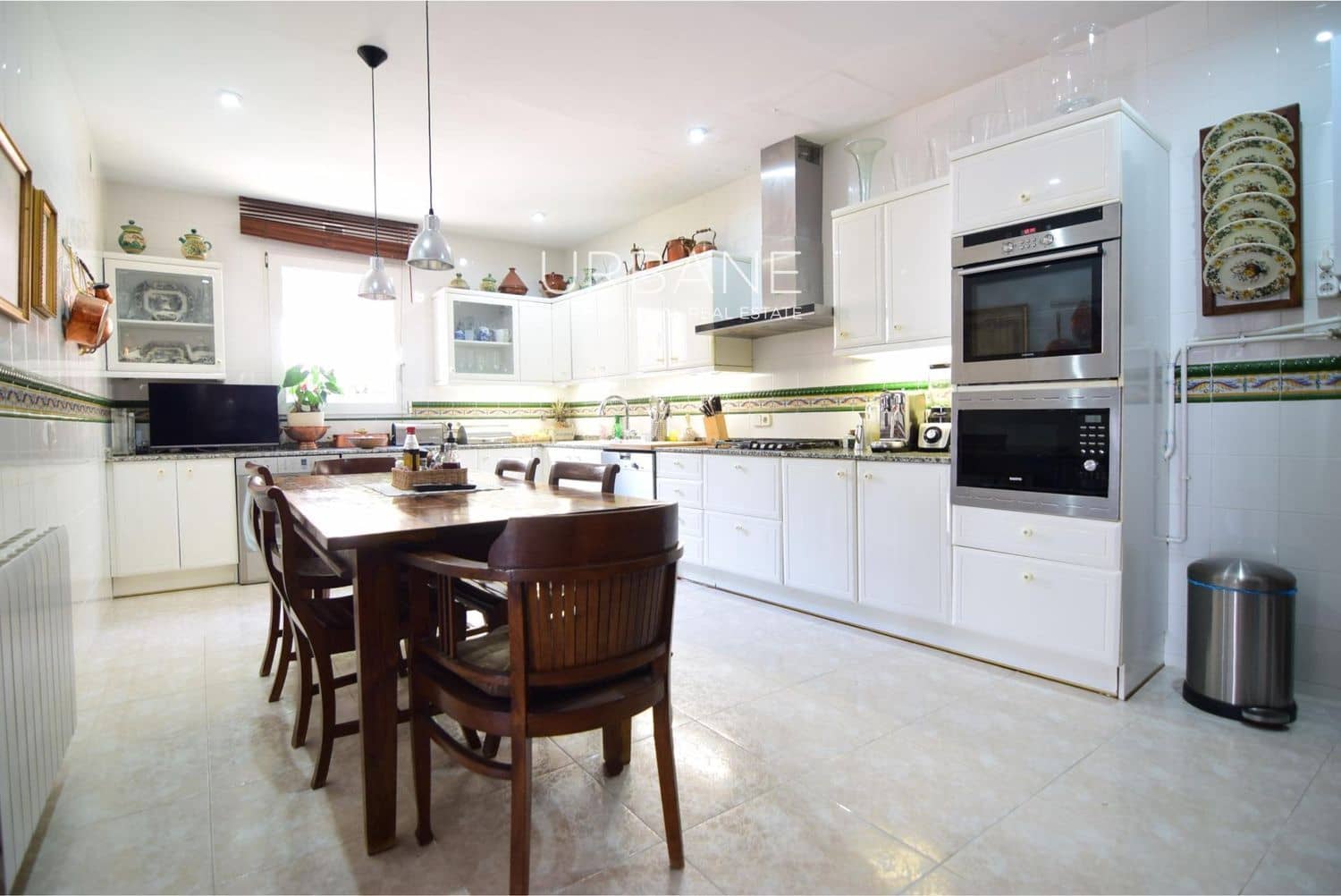 8 soverom Villa til salgs i Barcelona by med svømmebasseng garasje - € 1 980 000 (Ref: 9417441)