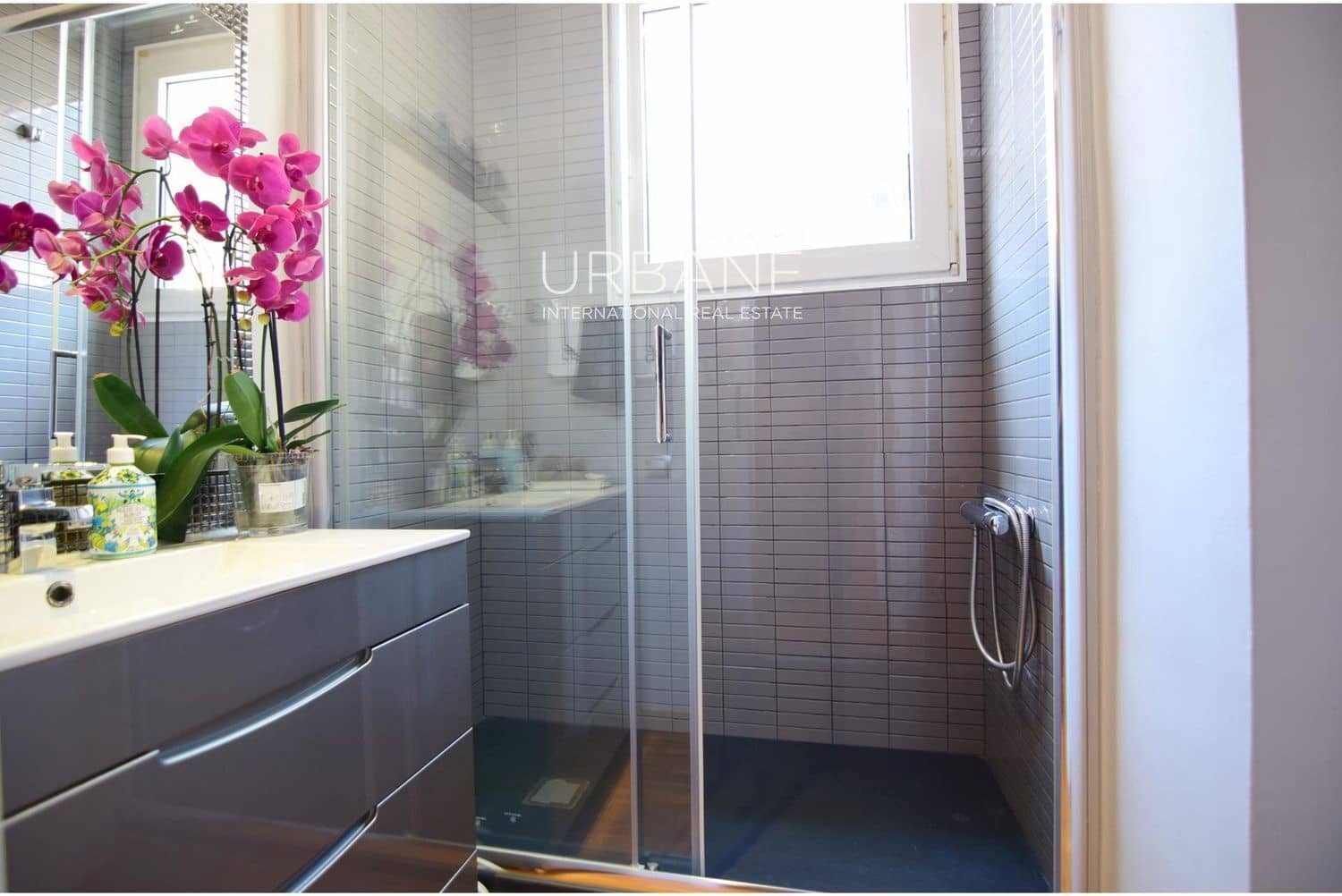 8 soverom Villa til salgs i Barcelona by med svømmebasseng garasje - € 1 980 000 (Ref: 9417441)