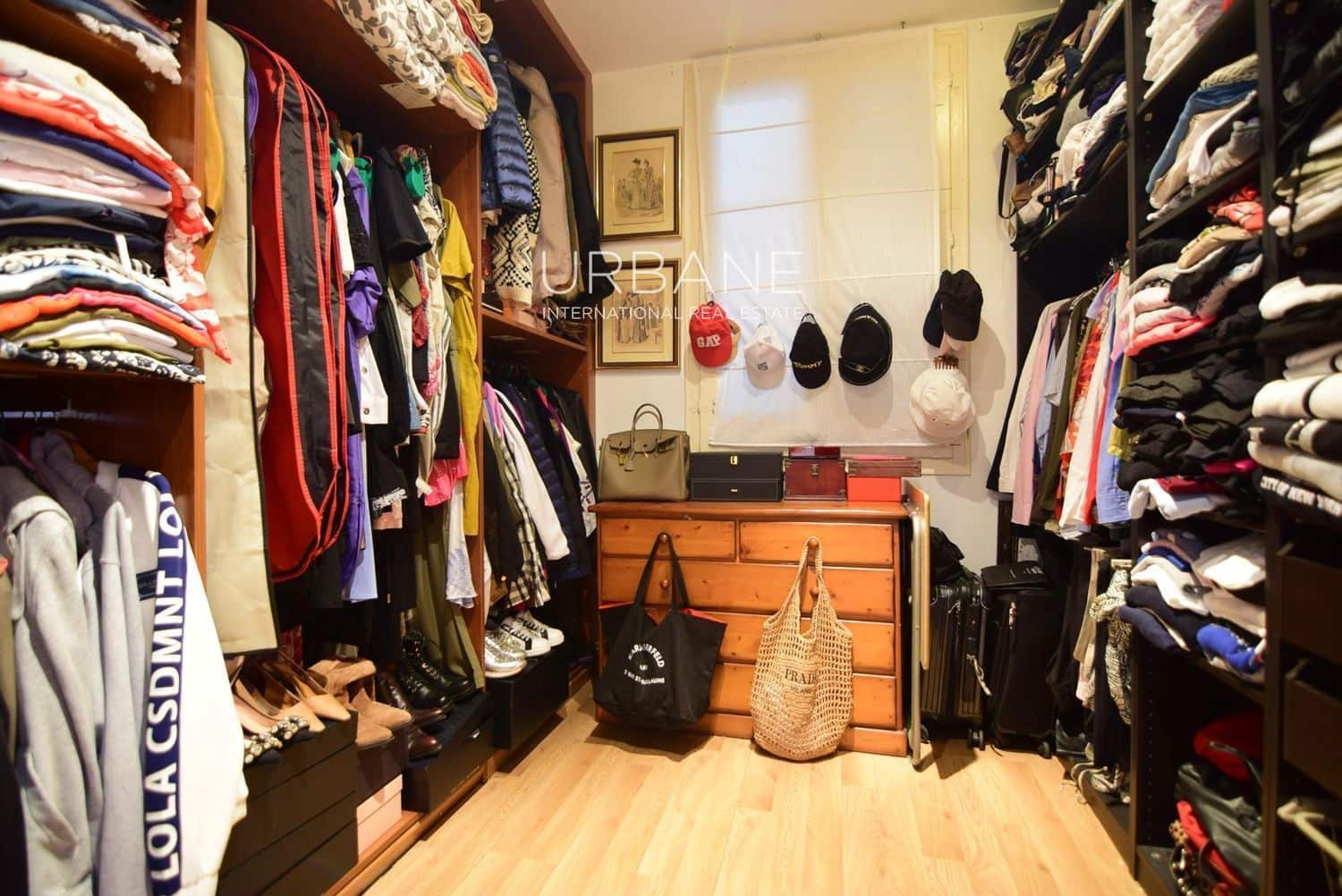 8 soverom Villa til salgs i Barcelona by med svømmebasseng garasje - € 1 980 000 (Ref: 9417441)