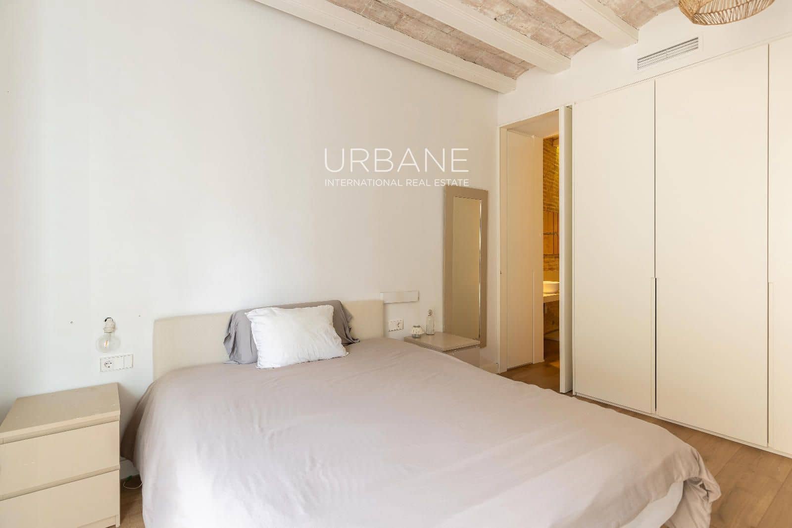 Piso de 2 habitaciones en Barcelona ciudad en alquiler - 1.999 € (Ref: 9453544)