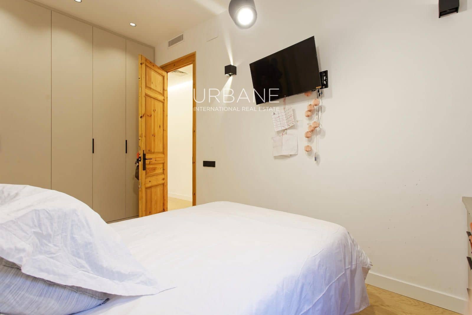 4 bedroom Flat for sale in Barcelona city - € 995,000 (Ref: 9471005)