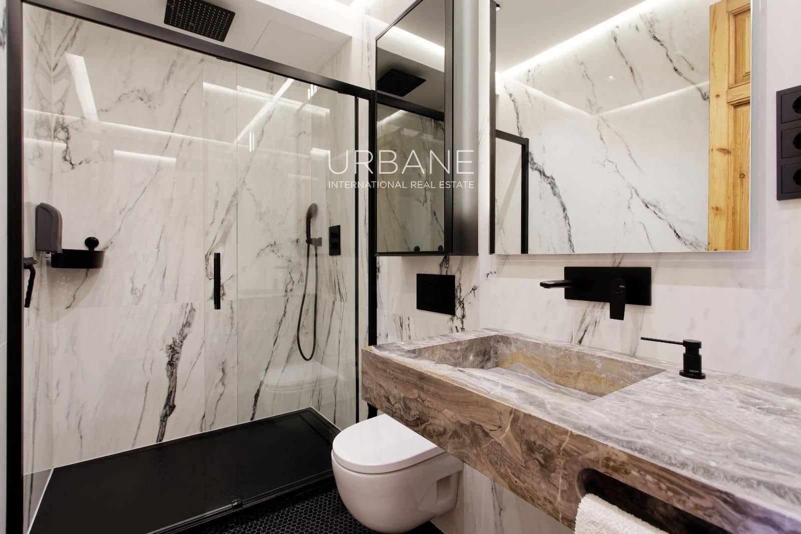 4 bedroom Flat for sale in Barcelona city - € 995,000 (Ref: 9471005)