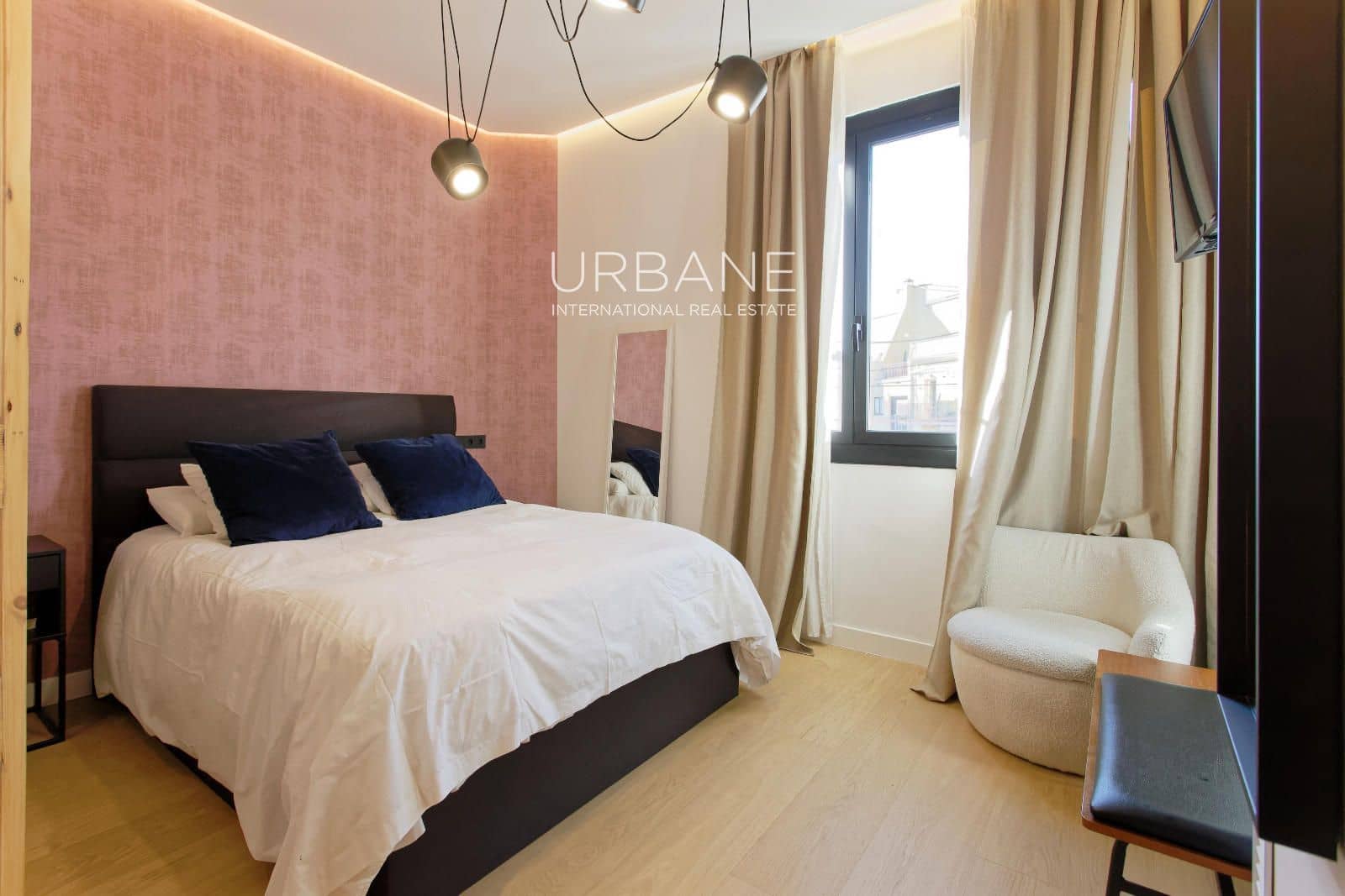 4 bedroom Flat for sale in Barcelona city - € 995,000 (Ref: 9471005)