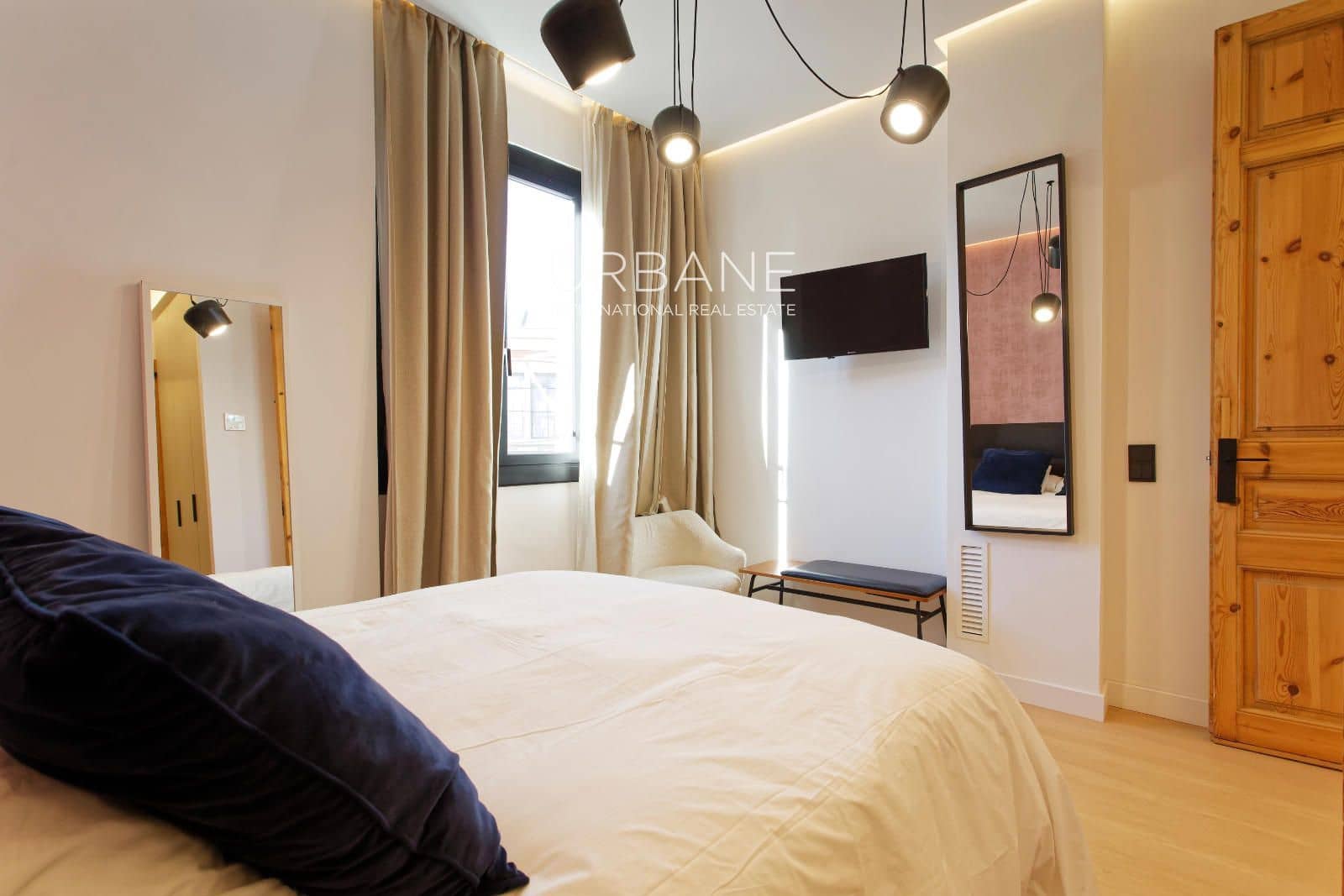 4 bedroom Flat for sale in Barcelona city - € 995,000 (Ref: 9471005)