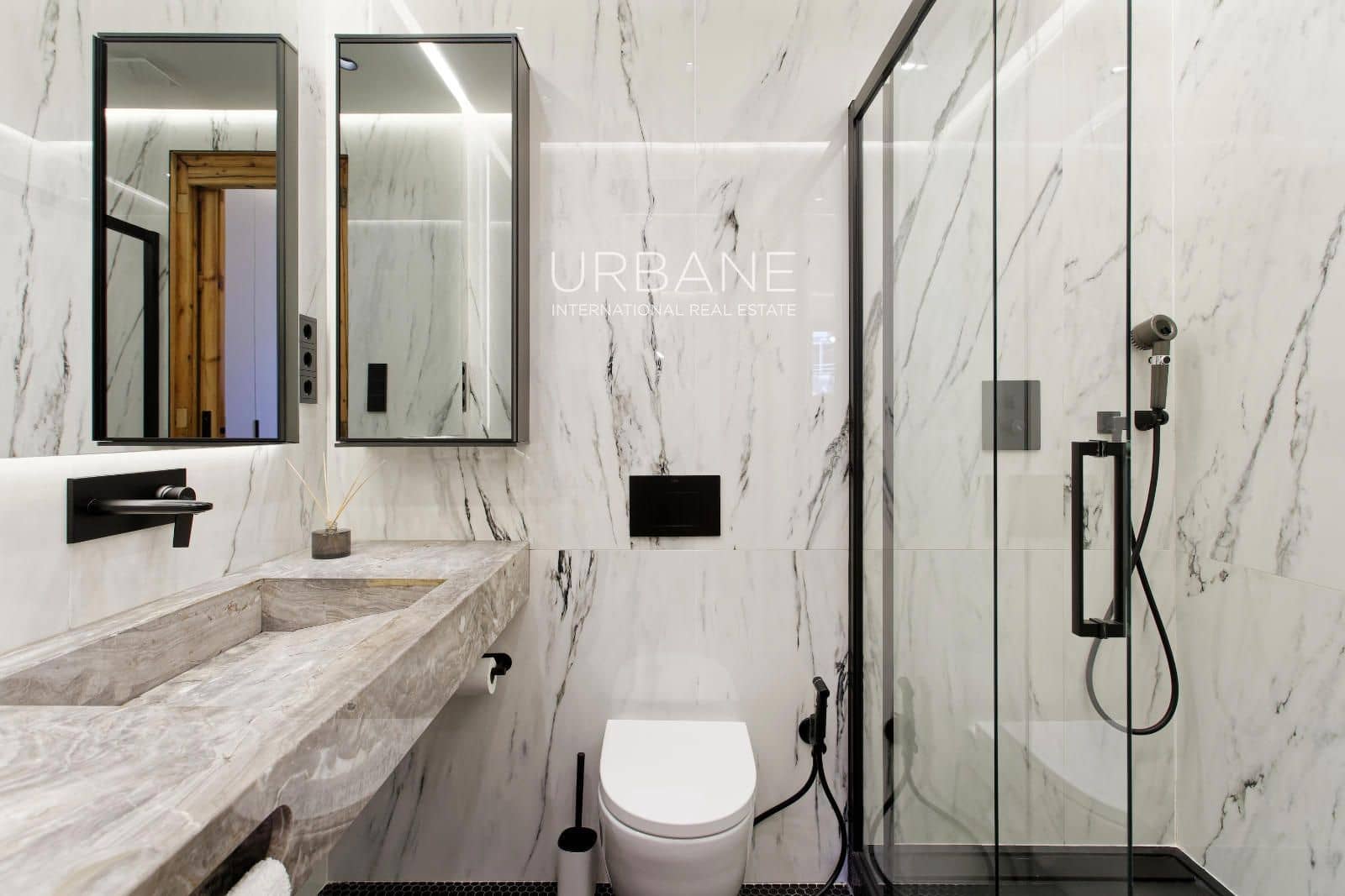 4 bedroom Flat for sale in Barcelona city - € 995,000 (Ref: 9471005)