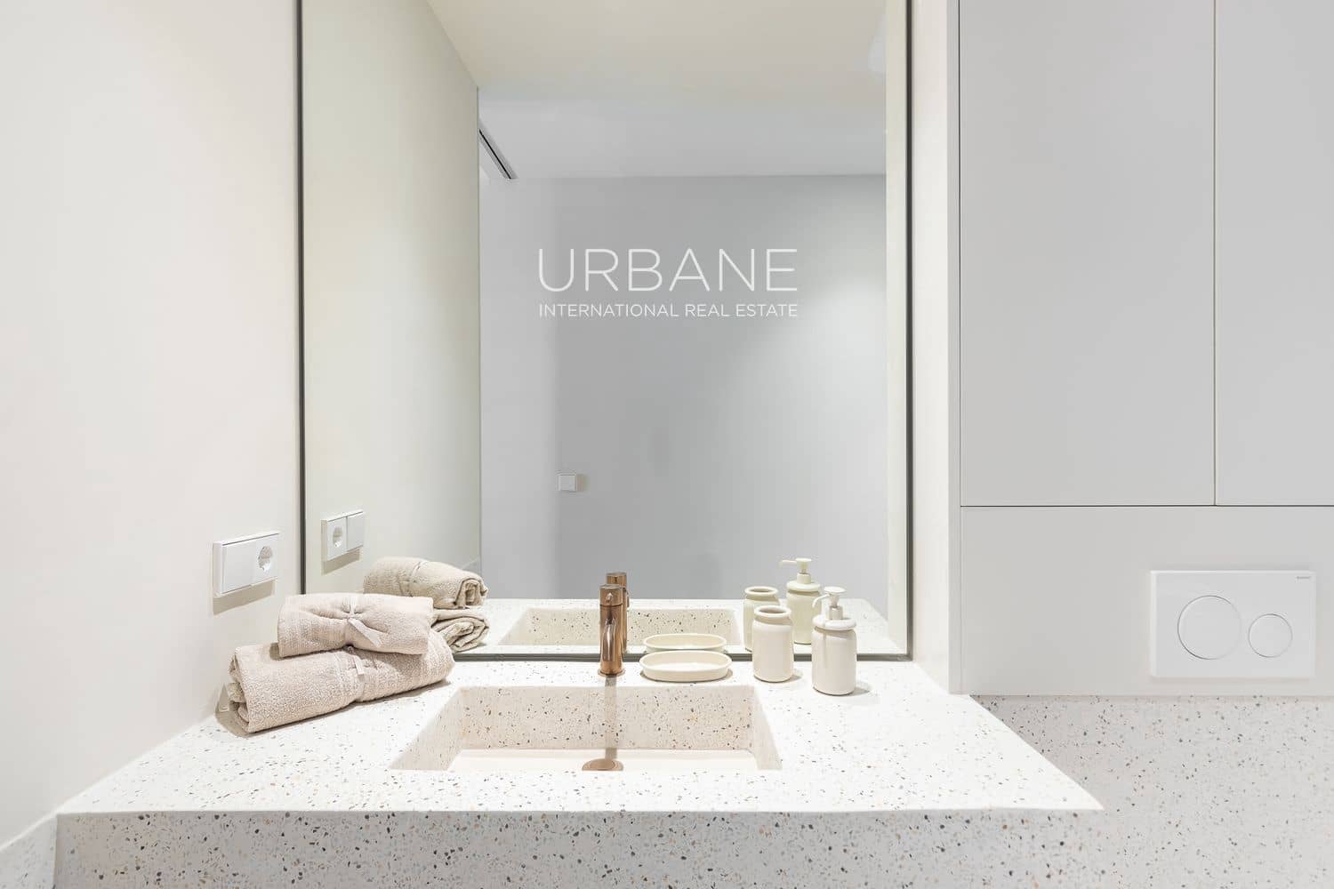 1 bedroom Flat for rent in Barcelona city - € 1,400 (Ref: 9490083)