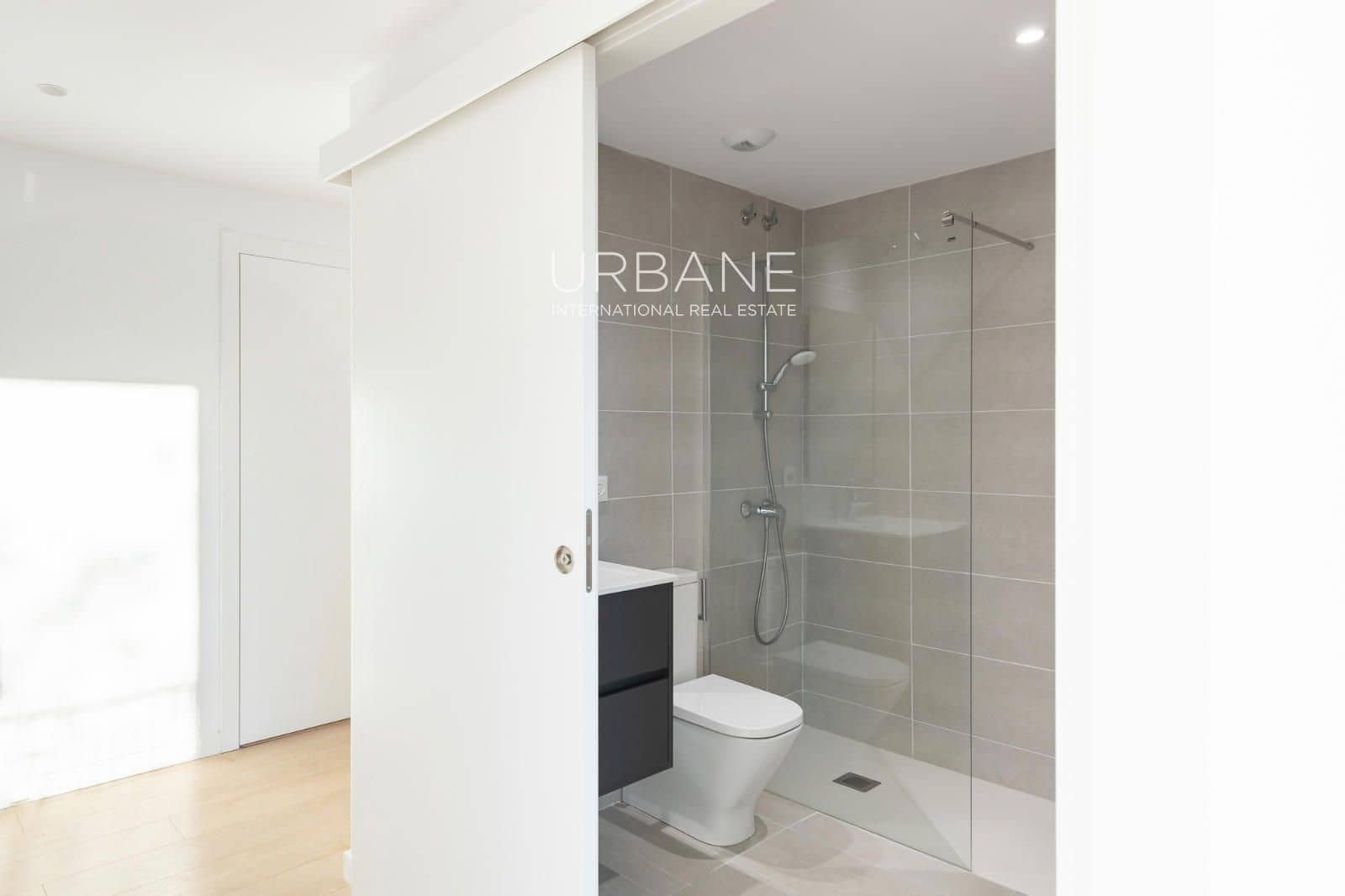 Piso de 2 habitaciones en Barcelona ciudad en alquiler con piscina - 2.500 € (Ref: 9506451)